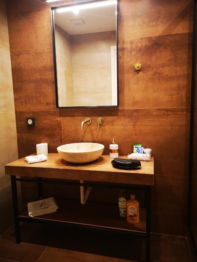 Triple A - 3 Squares - Free Parking! Apartment Athens Ngoại thất bức ảnh
