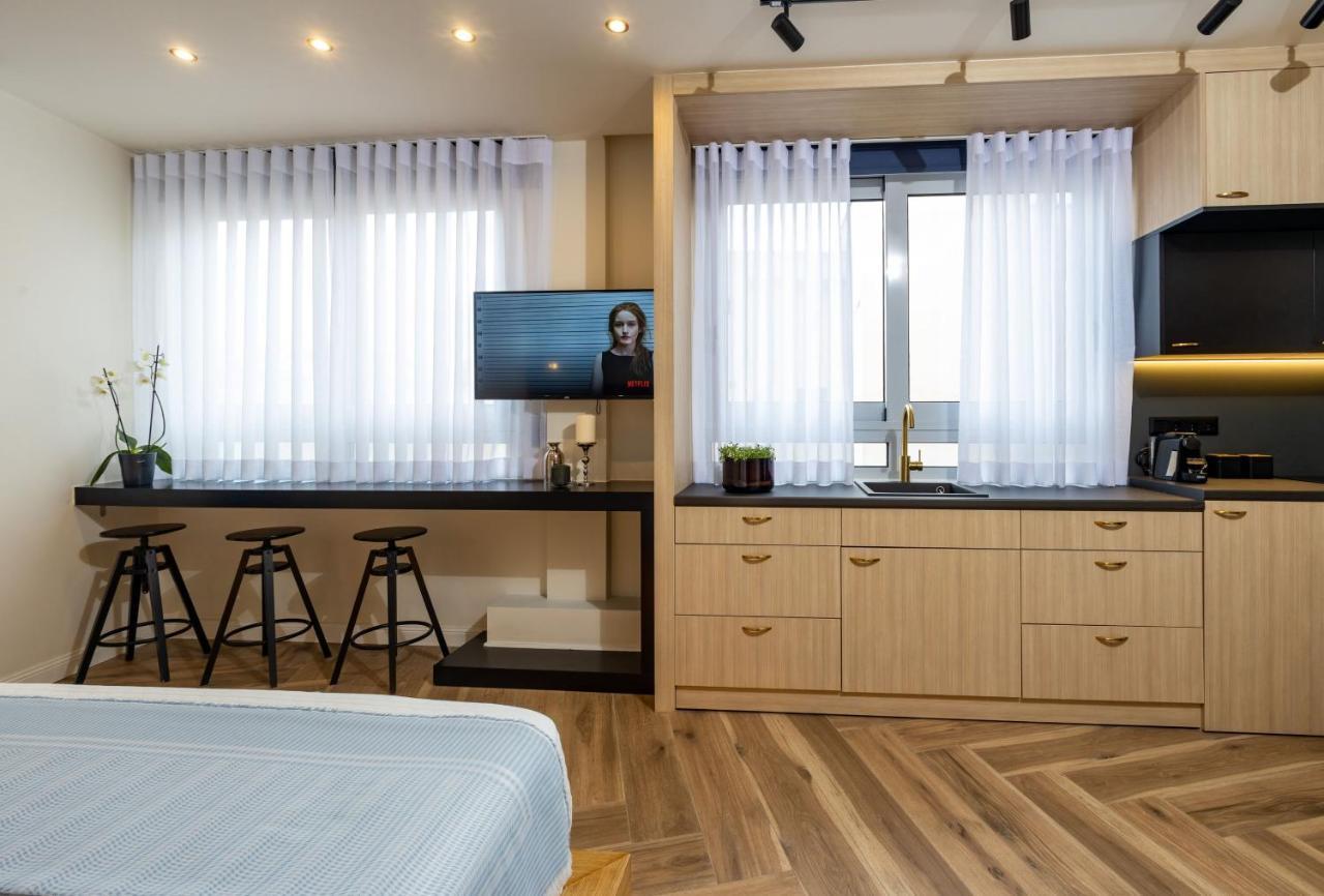 Triple A - 3 Squares - Free Parking! Apartment Athens Ngoại thất bức ảnh