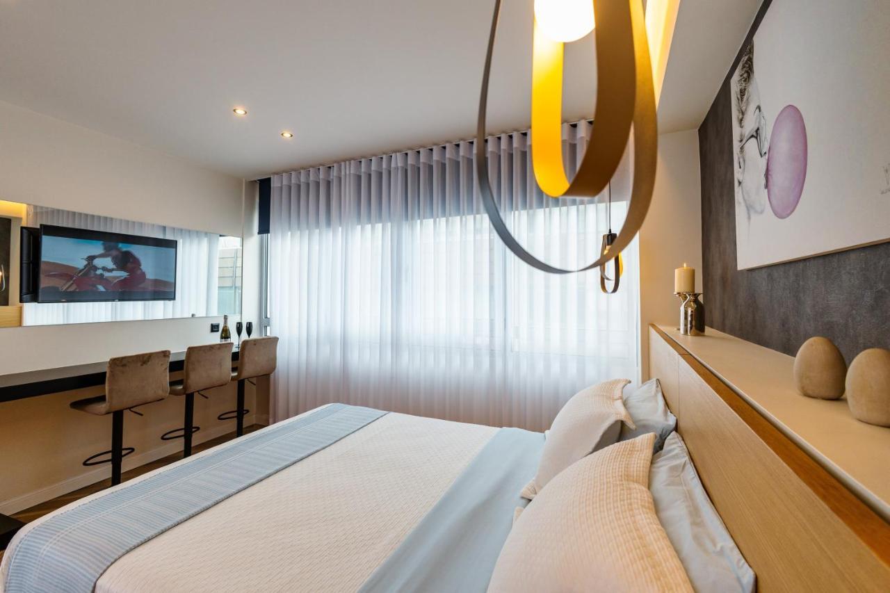 Triple A - 3 Squares - Free Parking! Apartment Athens Ngoại thất bức ảnh