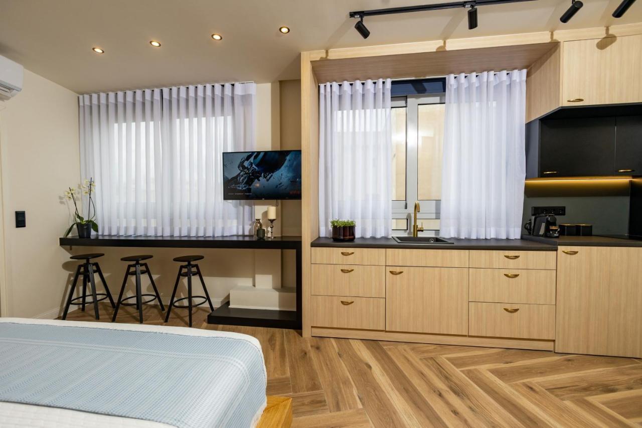 Triple A - 3 Squares - Free Parking! Apartment Athens Ngoại thất bức ảnh